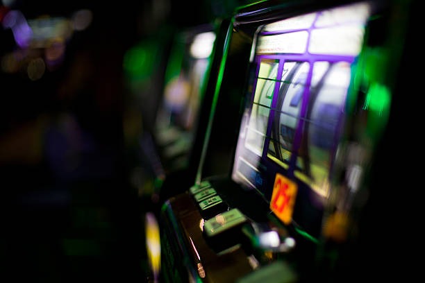 keluaran platform interface showing football markets, live dealers, and arcade games